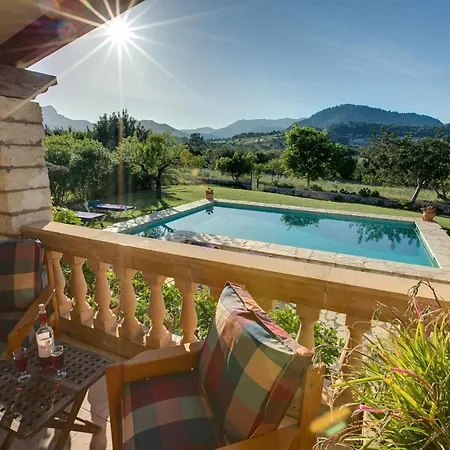 Sleeps 4 Pool Air Con Wifi